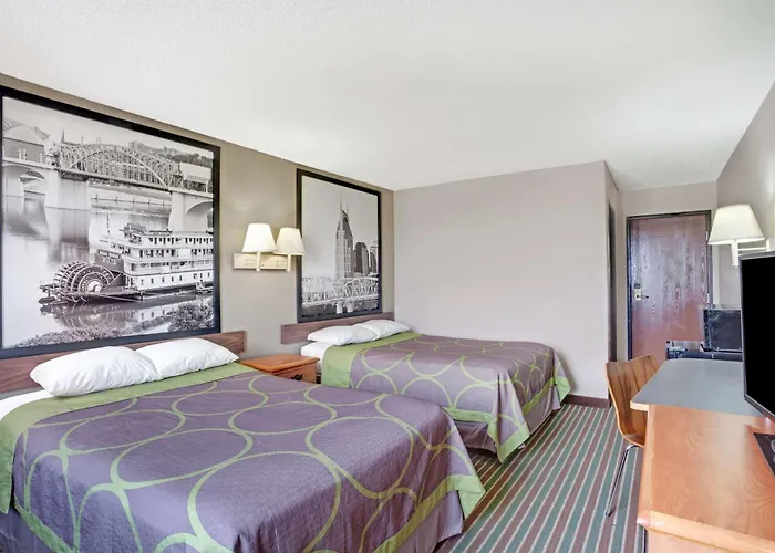 Super 8 by Wyndham Nashville/ Dntn/ Opryland Area